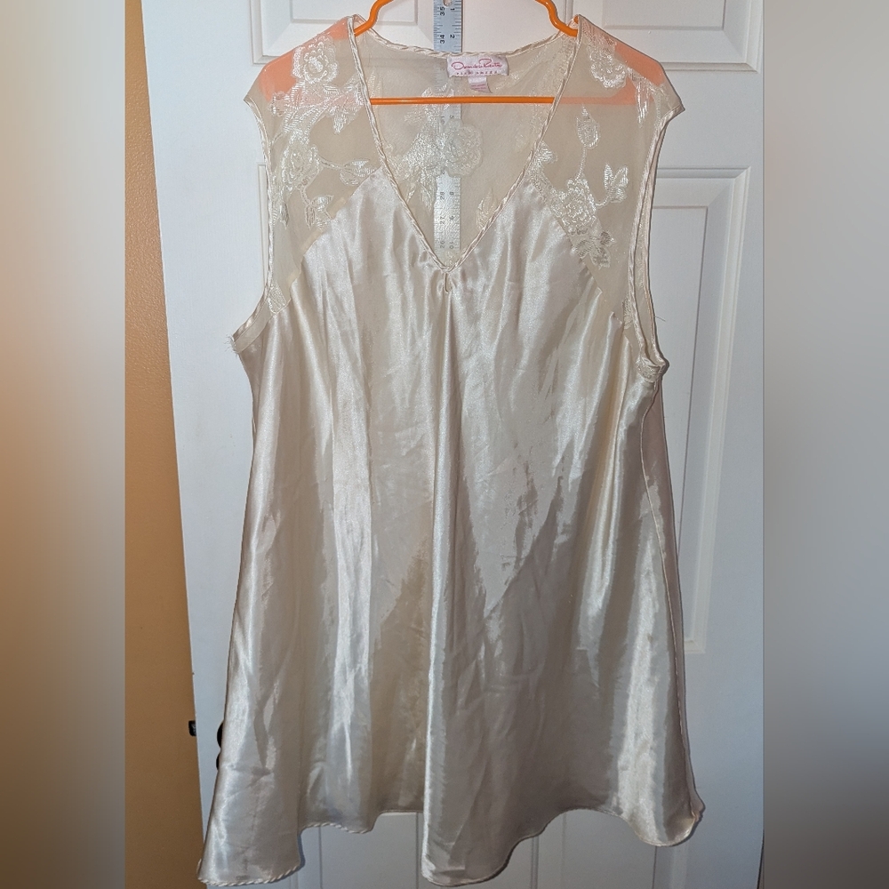 Oscar de la Renta Silk Lace-Trim Slip in Champagne